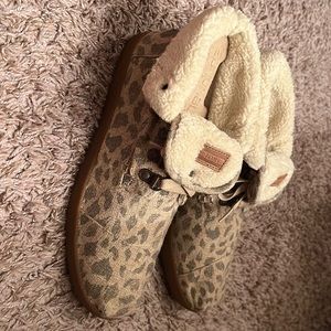Women’s Tom’s faux fur ankle height boots